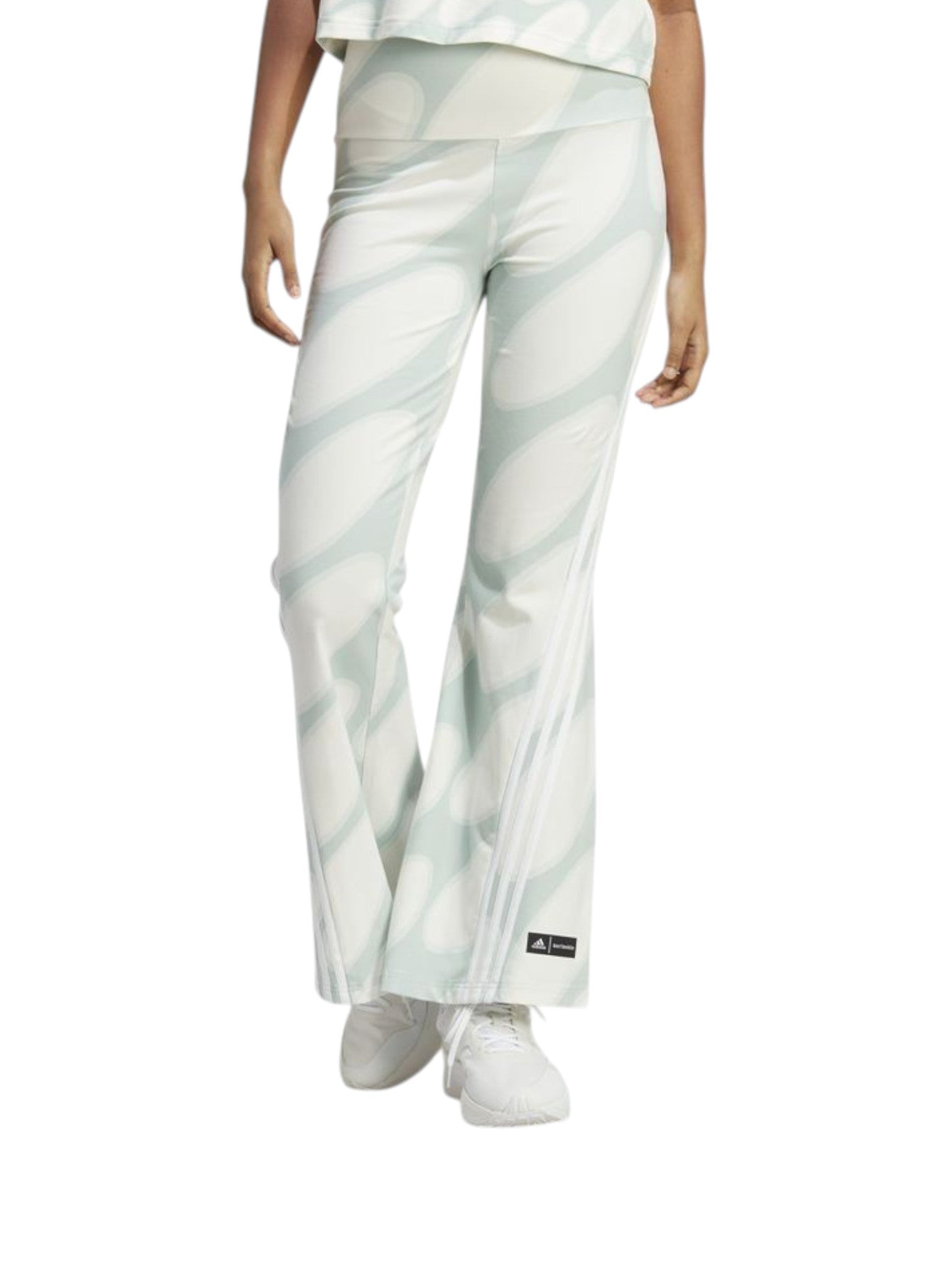 White patterned pants worn by a person on a white background. Adidas, Monza Outlet, Monza Fashion, Shein Outlet