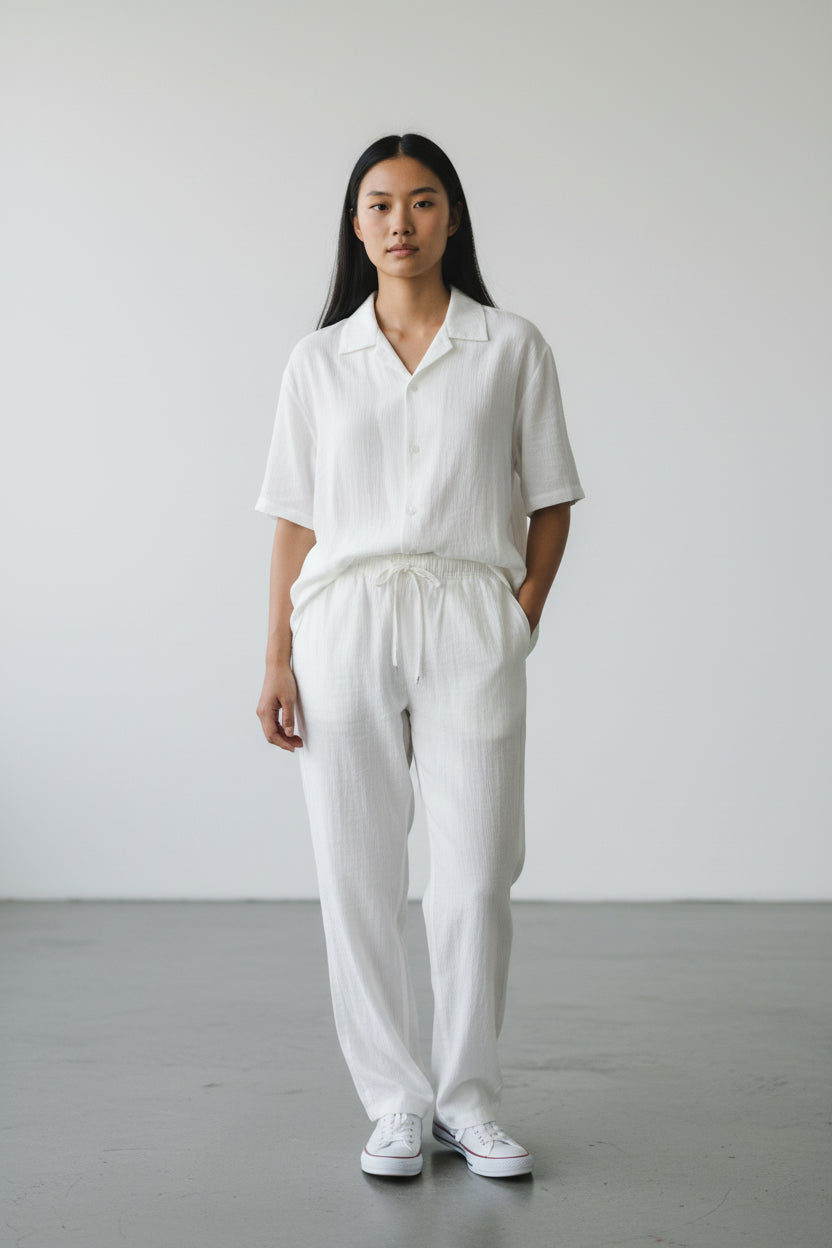 Person wearing a white outfit standing against a plain background. Antler, Monza Outlet, Monza Fashion, Shein Outlet