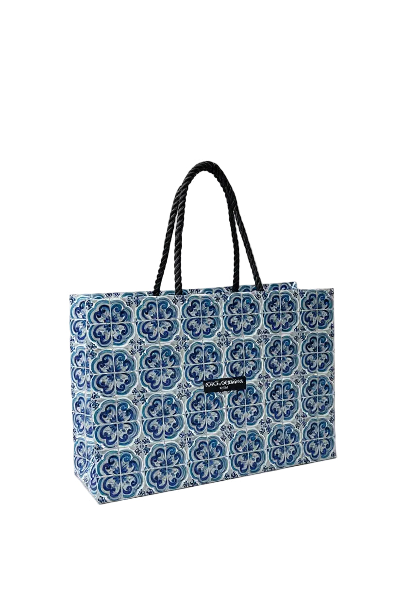 Blue patterned tote bag with black handles on a white background. Dolce & Gabbana, Monza Outlet, Monza Fashion, Shein Outlet