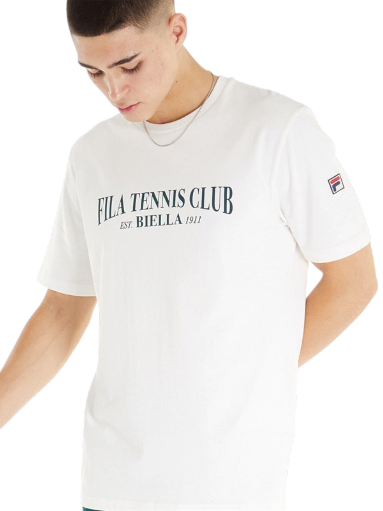 Person wearing a white t-shirt with 'Fila Tennis Club' text on a white background. Fila, Monza Outlet, Monza Fashion, Shein Outlet
