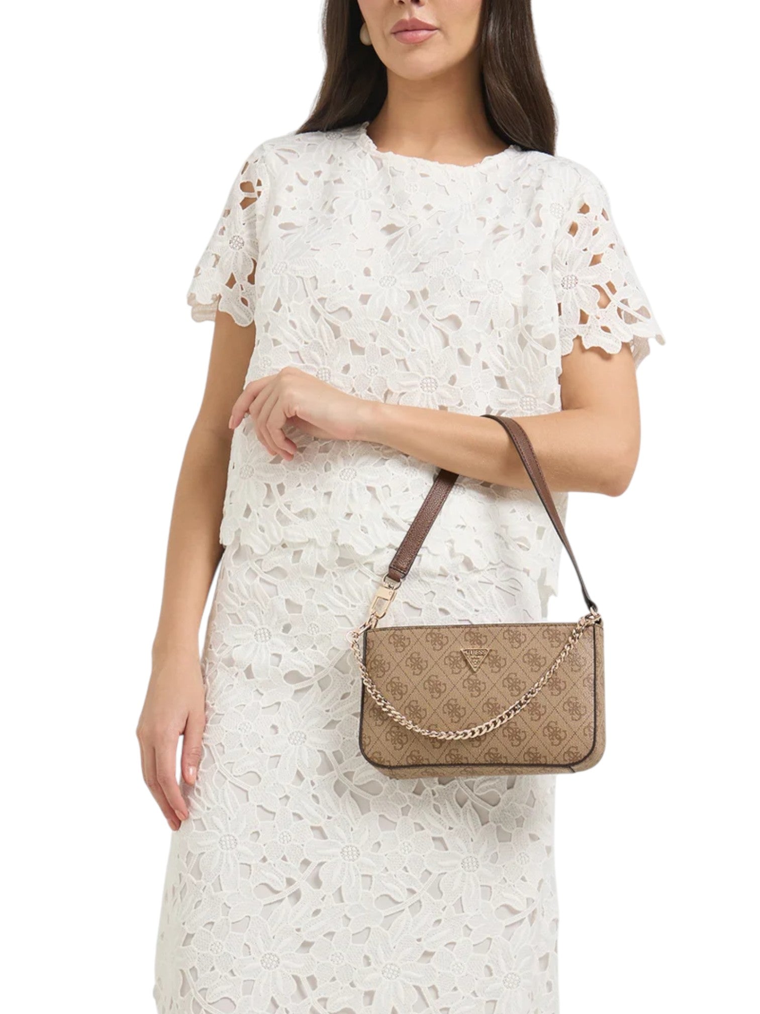 Woman wearing a white lace dress holding a brown handbag with a chain detail. Guess, Monza Outlet, Monza Fashion, Shein Outlet