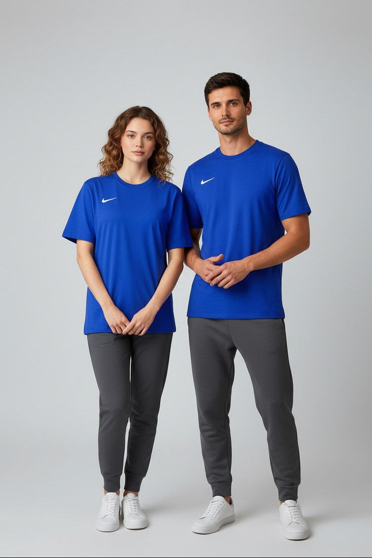 Two people wearing blue shirts and gray pants standing against a light gray background. Nike, Monza Outlet, Monza Fashion, Shein Outlet