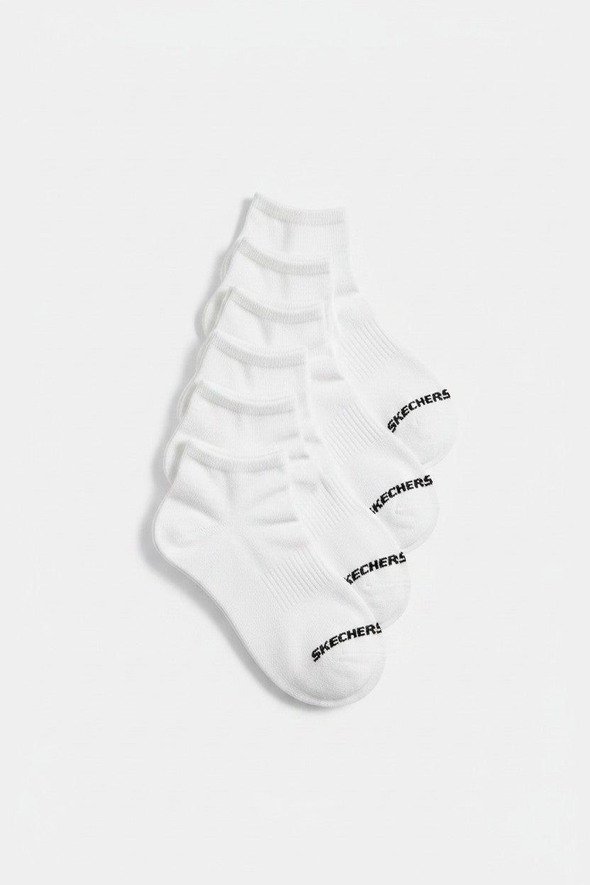 White socks with black branding on a white background. Skechers, Monza Outlet, Monza Fashion, Shein Outlet