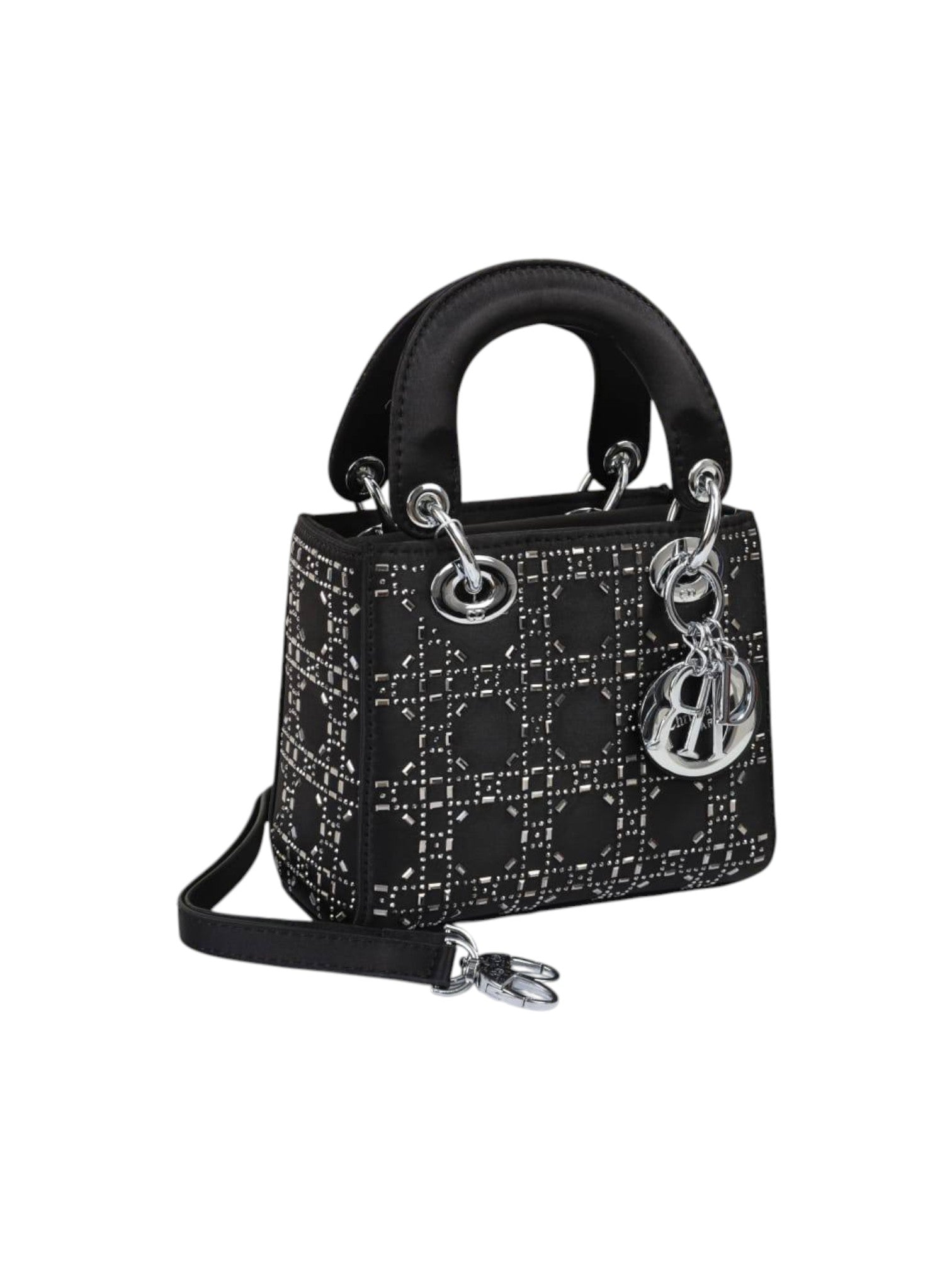 Black handbag with silver hardware on a white background monza outlet, Shein outlet, monza fashion