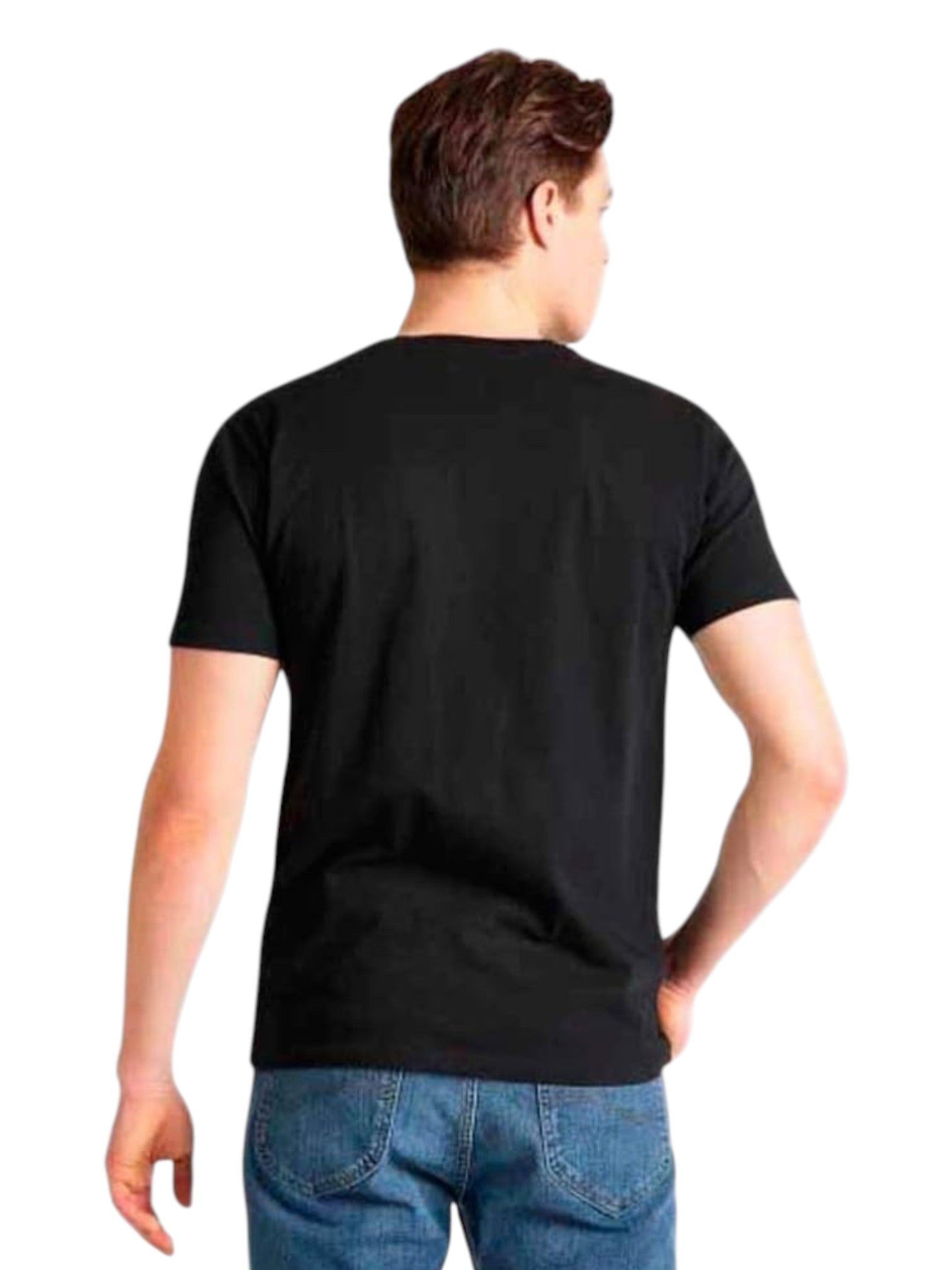 Person wearing a black t-shirt on a white background. Lee, Monza Outlet, Monza Fashion, Shein Outlet