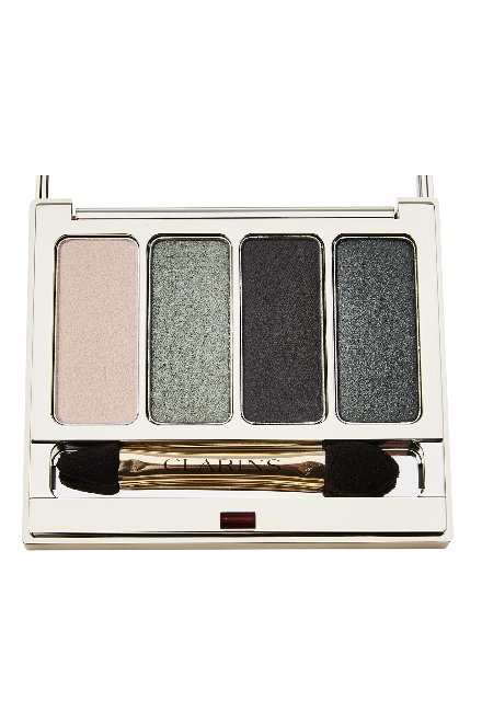 Makeup palette with four shades of eyeshadow and a brush on a white background Clarins Monza Outlet, Monza Fashion, Shein Outlet