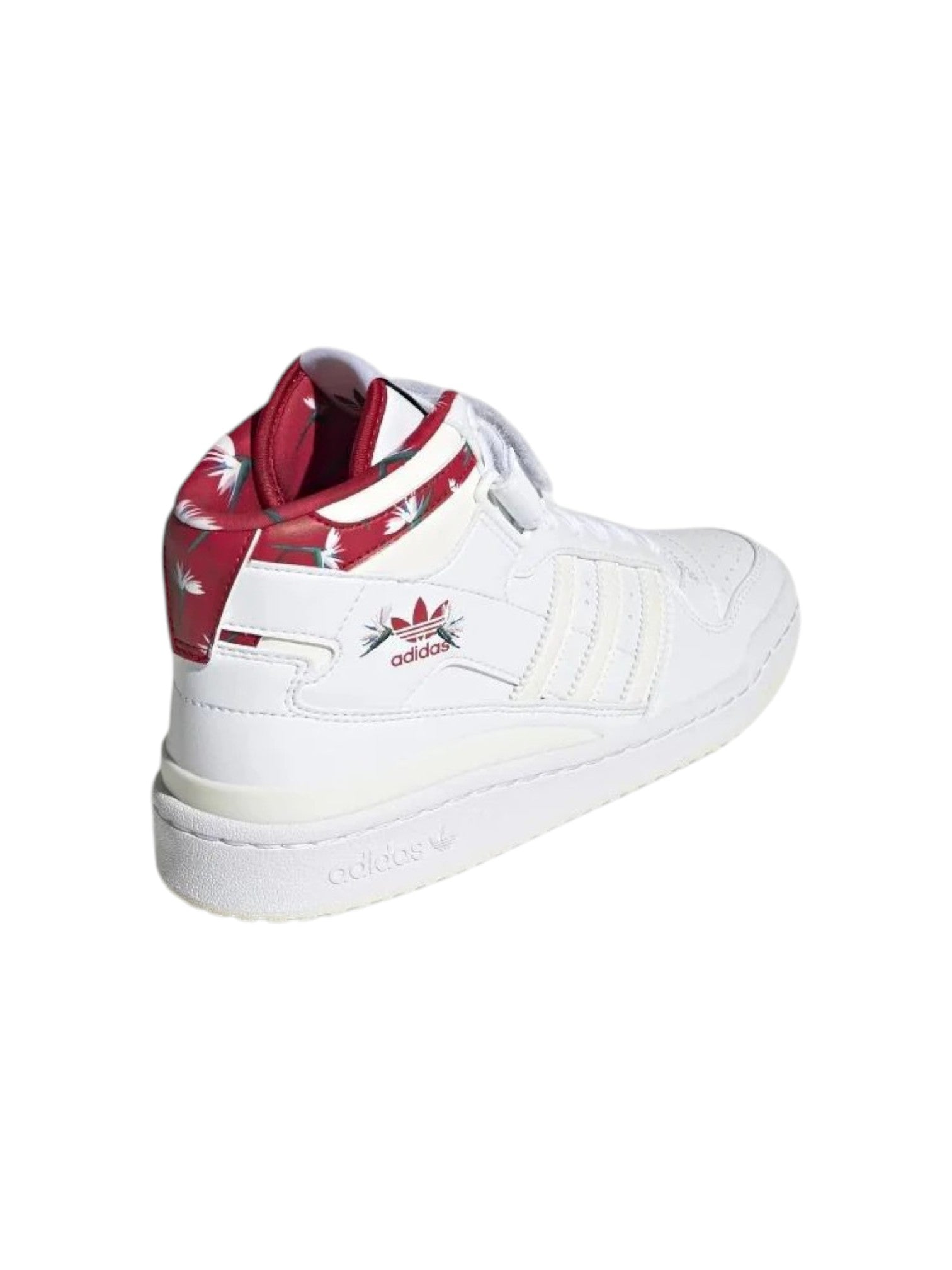 White sneaker with red accents on a white background. Adidas, Monza Outlet, Monza Fashion, Shein Outlet