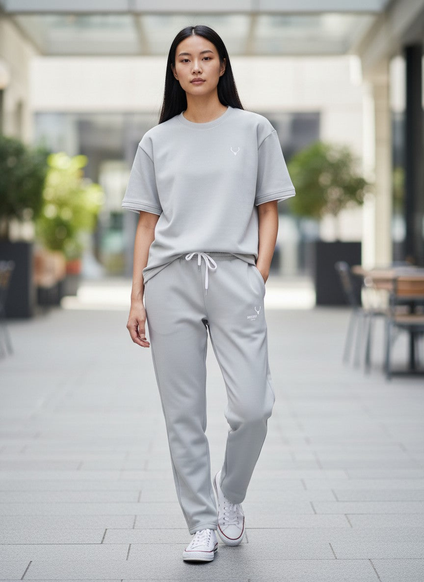 Person wearing a gray tracksuit in an outdoor setting. Antler, Monza Outlet, Monza Fashion, Shein Outlet