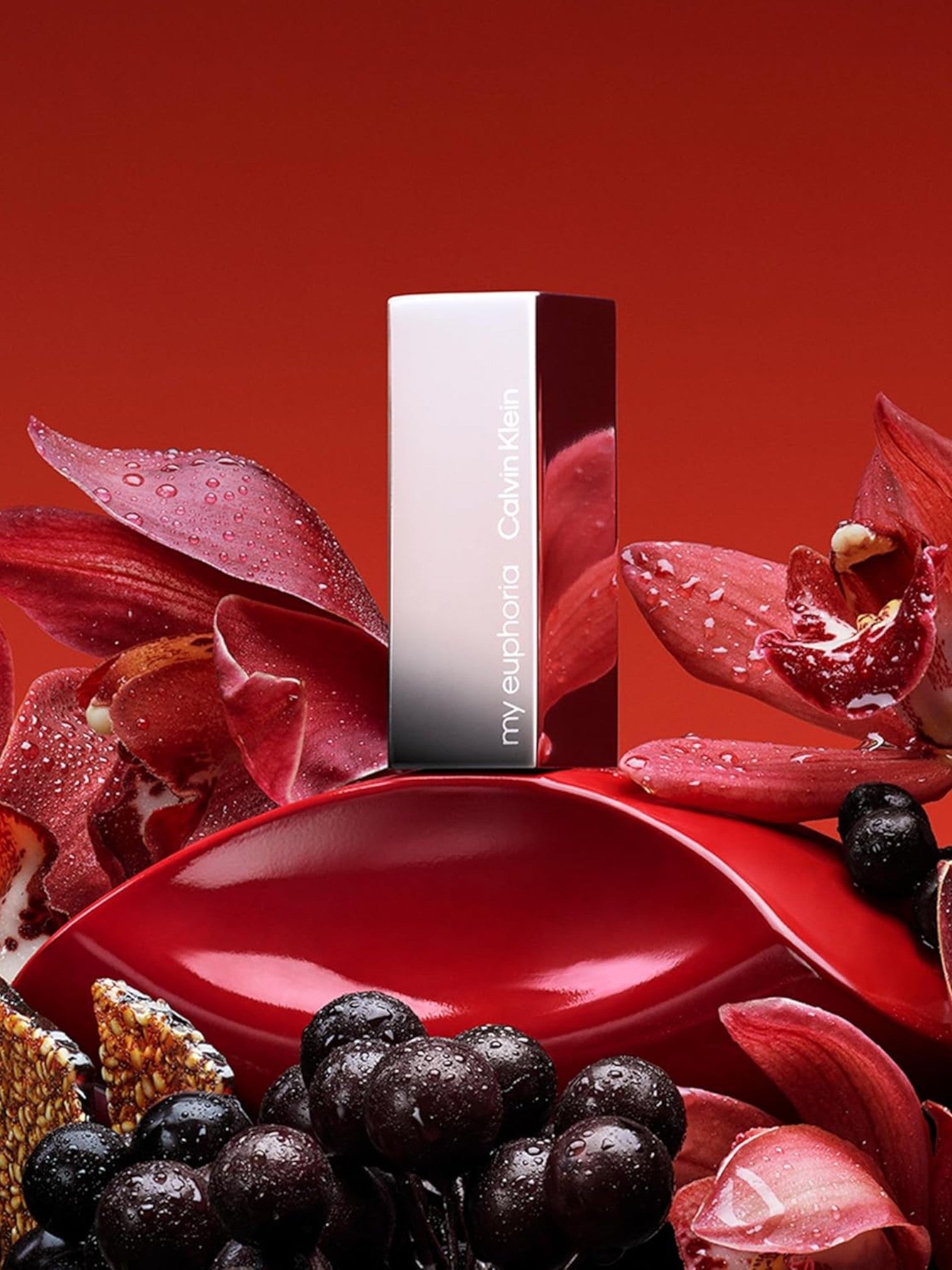 Red cosmetic product with flowers and berries on a red background monza outlet, Shein outlet, monza fashion