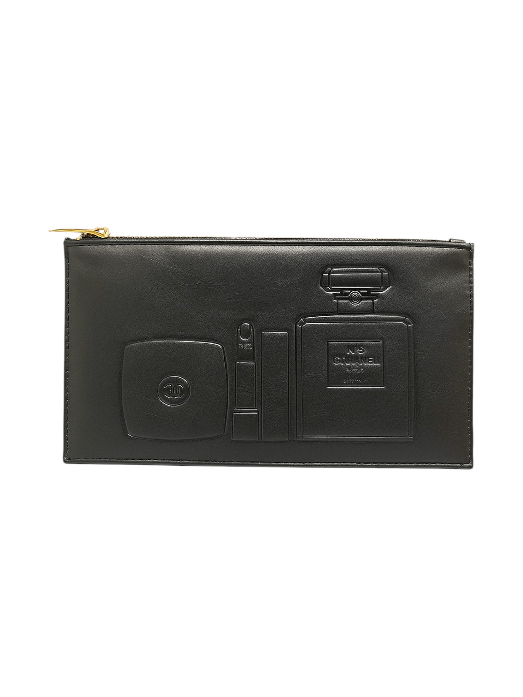 Black leather pouch with multiple card slots on a white background. Chanel Monza Outlet