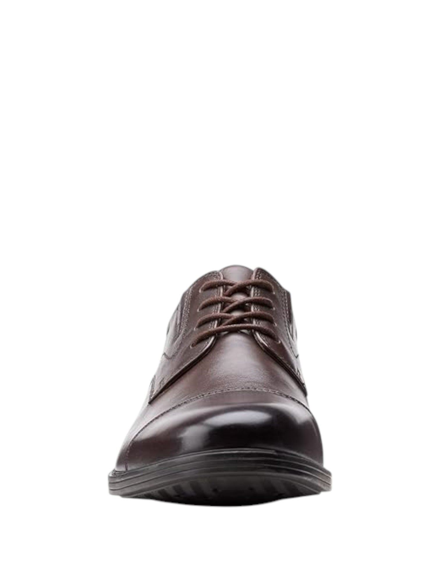 Brown leather shoe on a white background. Clarks, Monza Outlet, Monza Fashion, Shein Outlet