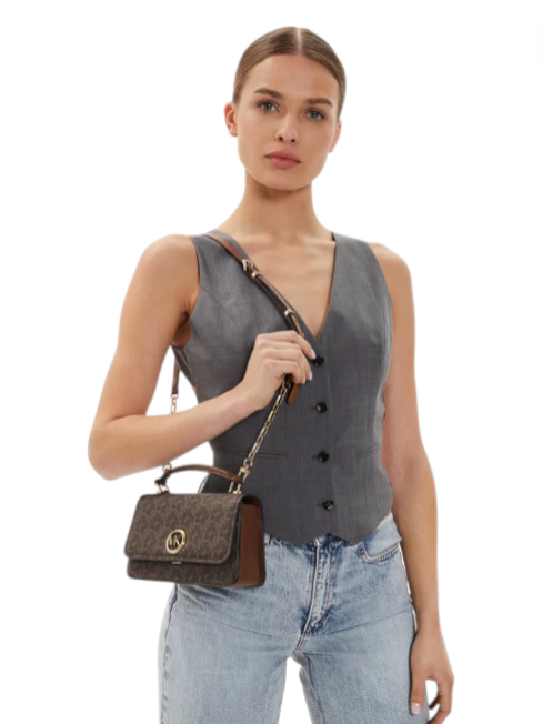 Woman holding a brown handbag against a white background monza outlet, Shein outlet, monza fashion