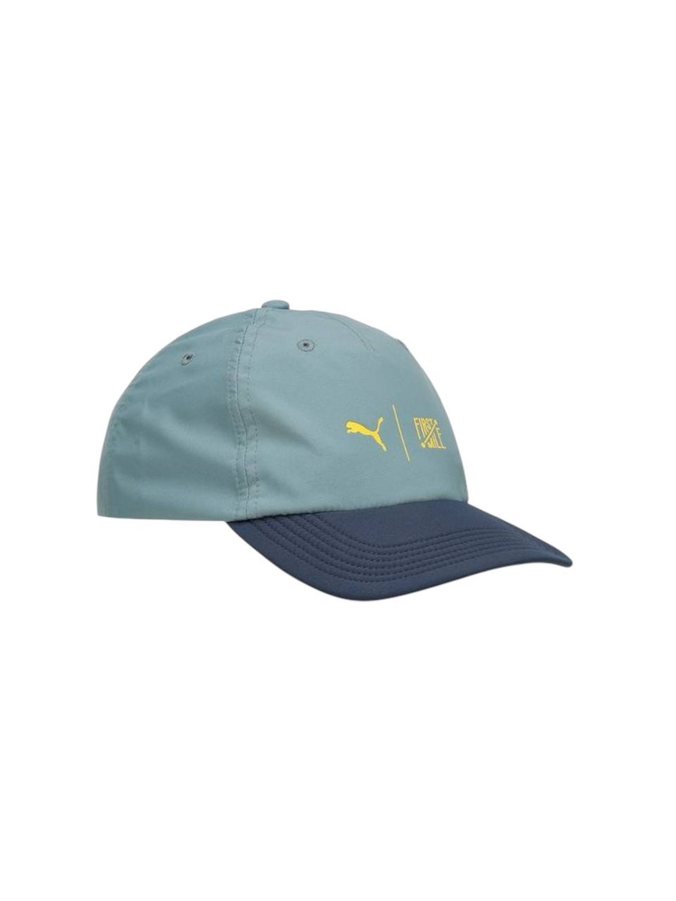 Two-toned cap with a logo on a white background monza outlet, Shein outlet, monza fashion