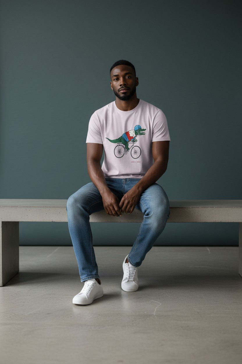 Man sitting on a bench wearing a t-shirt with a graphic design against a plain background. Lacoste, Monza Outlet, Monza Fashion, Shein Outlet