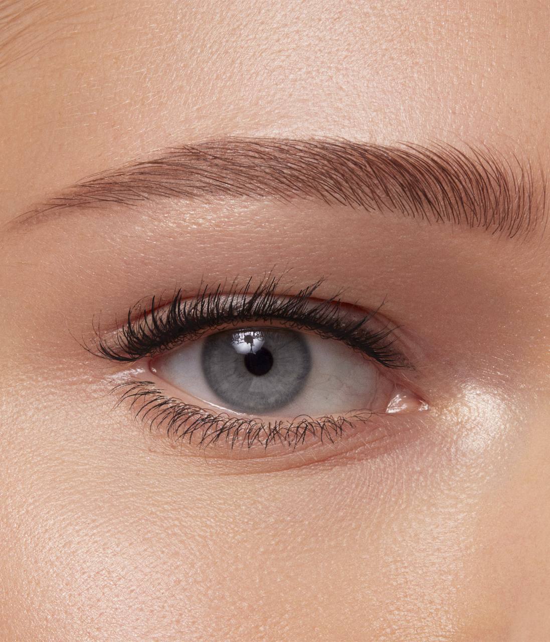 Close-up of a person's eye with blue irises and brown eyebrows. Monza outlet, monza fashion, shein outlet, shien outlet