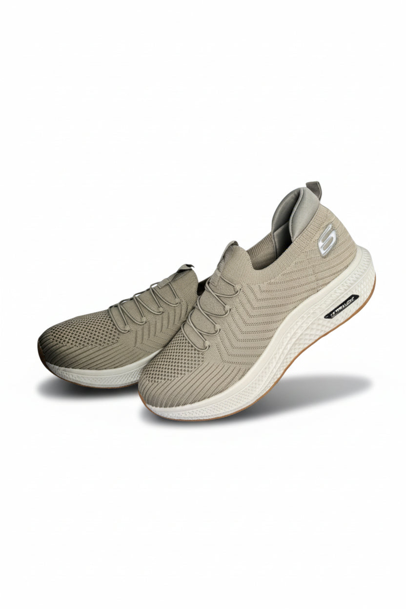Pair of beige sneakers on a white background. Maklinit, Monza Outlet, Monza Fashion, Shein Outlet