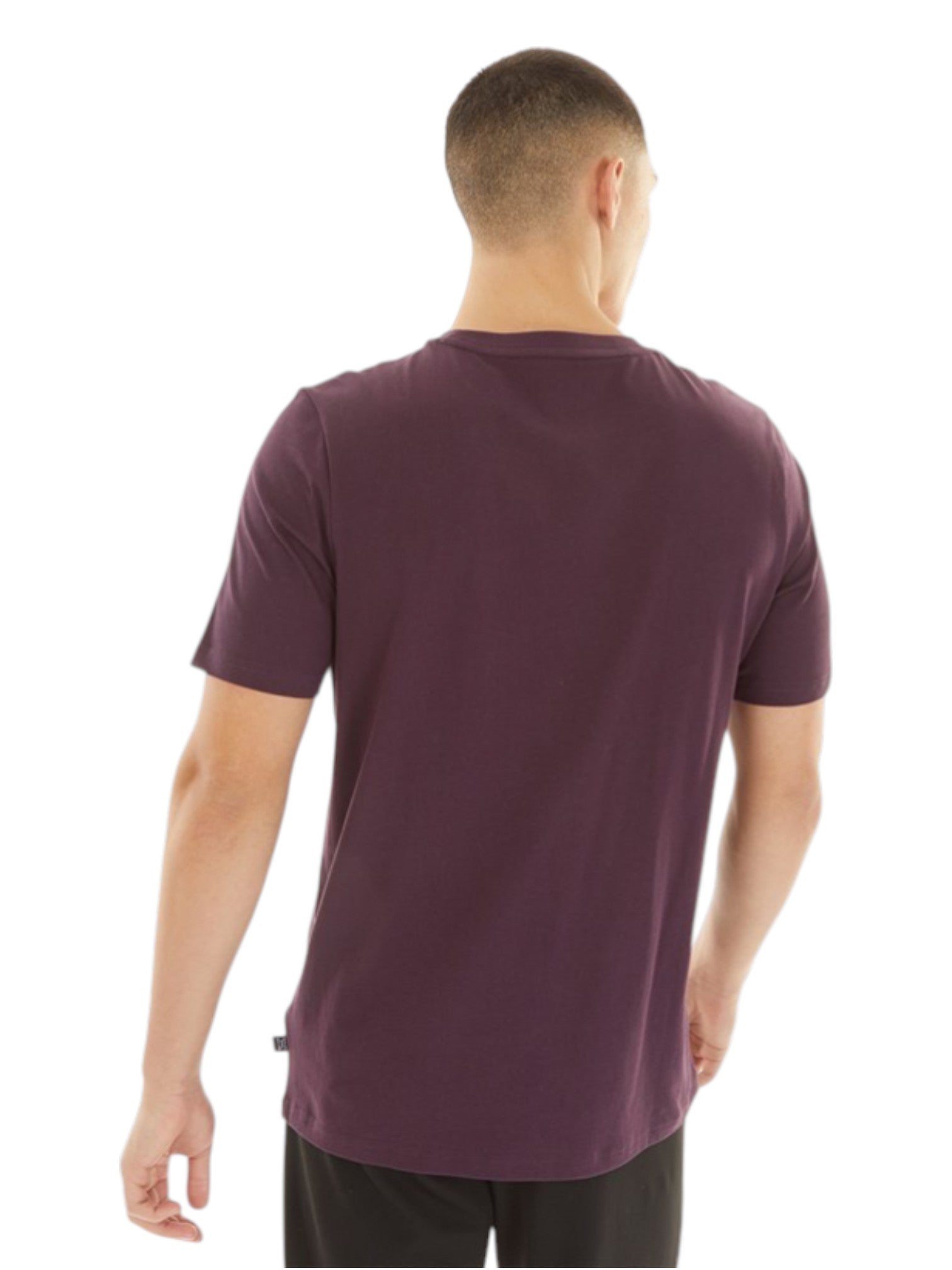Man wearing a purple t-shirt on a white background. Puma, Monza Outlet, Monza Fashion, Shein Outlet