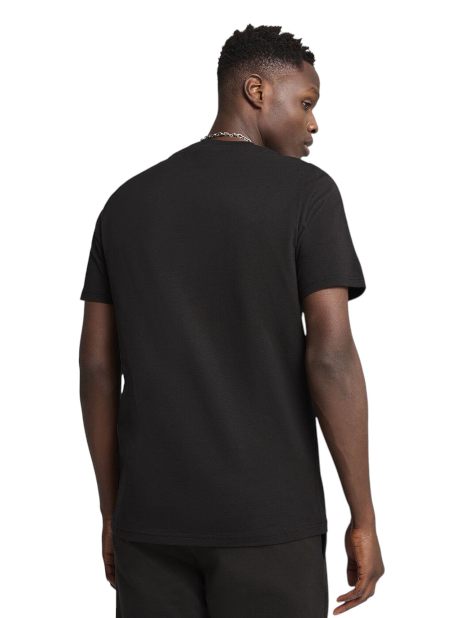 Man wearing a black t-shirt on a white background. Puma, Monza Outlet, Monza Fashion, Shein Outlet