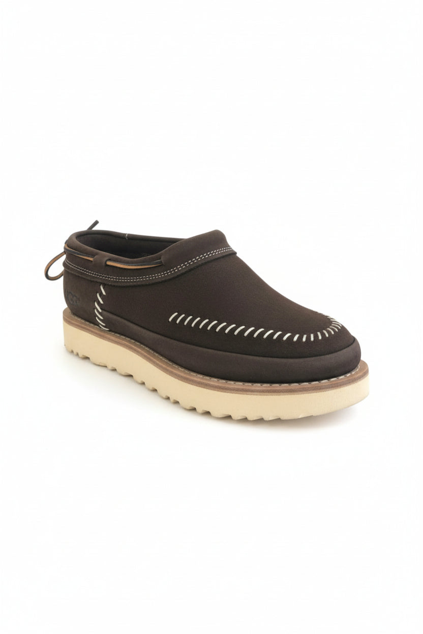 Brown shoe with white stitching on a white background. UGG, Monza Outlet, Monza Fashion, Shein Outlet