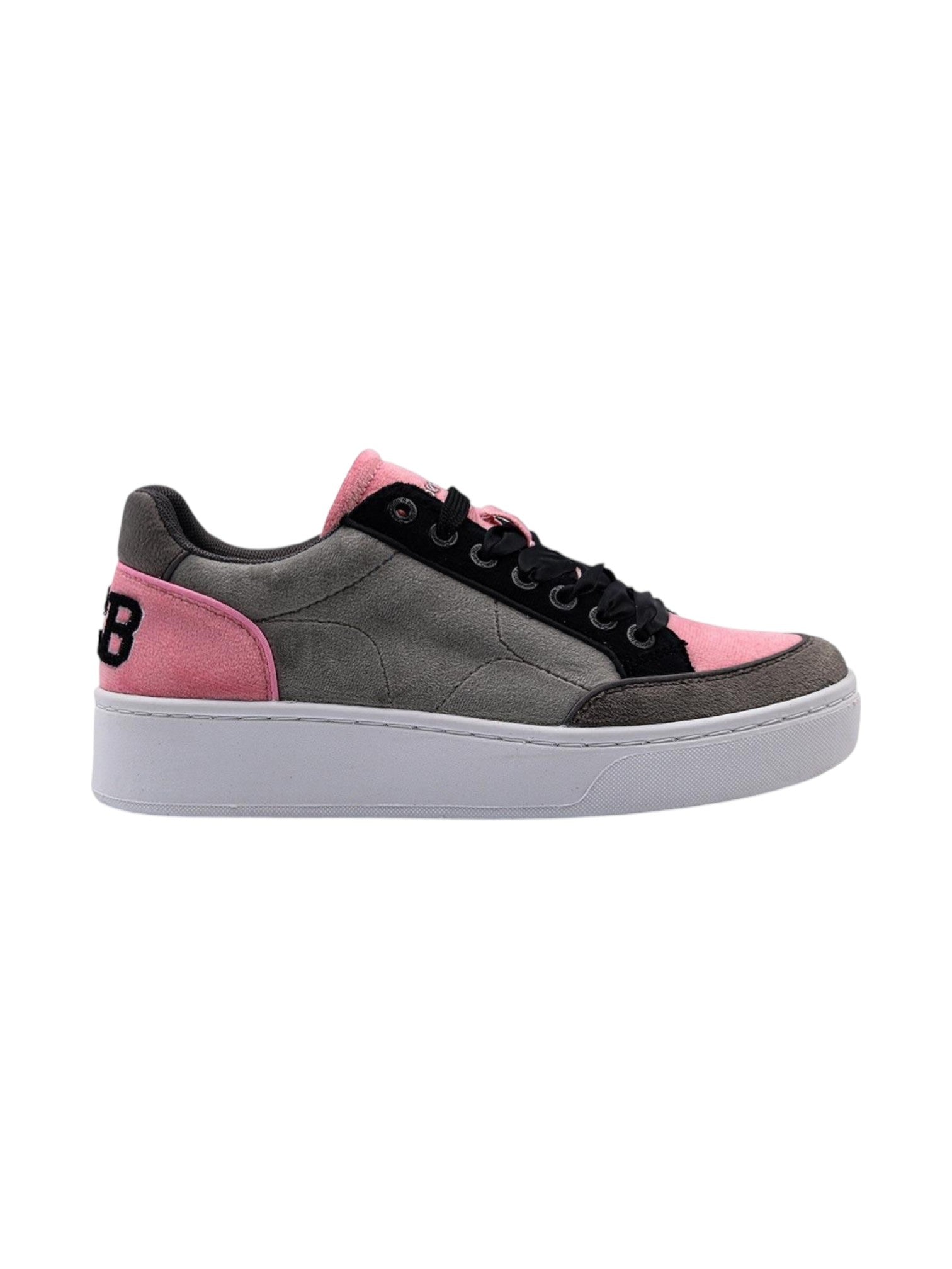 Gray and pink sneaker with black accents on a white background. United Colors of Benetton, Monza Outlet, Monza Fashion, Shein Outlet