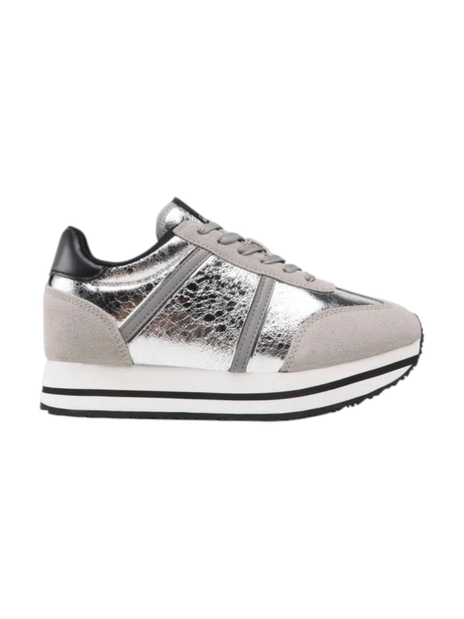 Silver sneaker with black accents on a white background. United Colors of Benetton, Monza Outlet, Monza Fashion, Shein Outlet