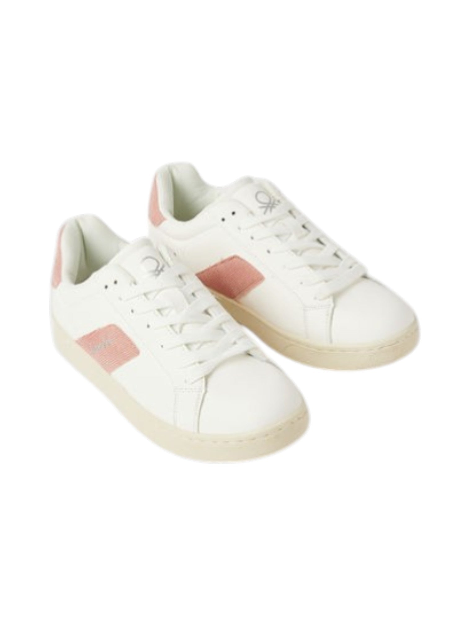 White sneakers with pink accents on a white background. United Colors of Benetton, Monza Outlet, Monza Fashion, Shein Outlet