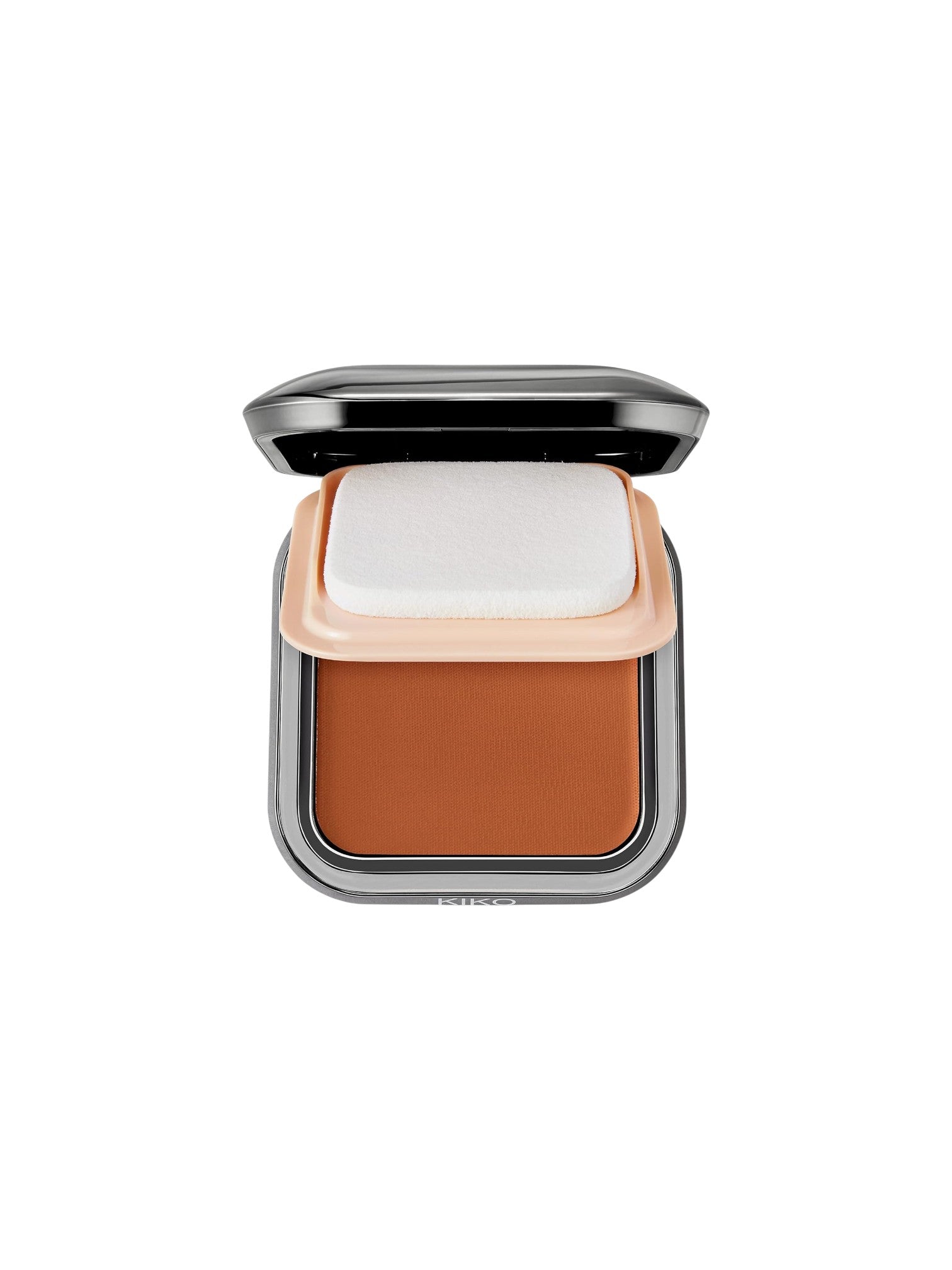 Compact powder in a silver case on a white background. Kiko Milano, Monza Outlet, Monza Fashion, Shein Outlet