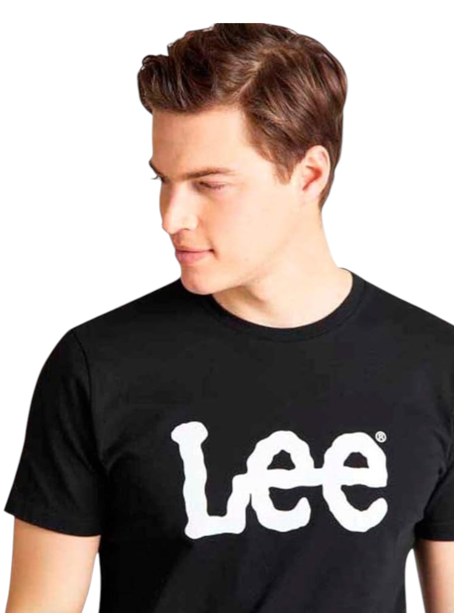 Man wearing a black 'Lee' t-shirt on a white background. Lee, Monza Outlet, Monza Fashion, Shein Outlet