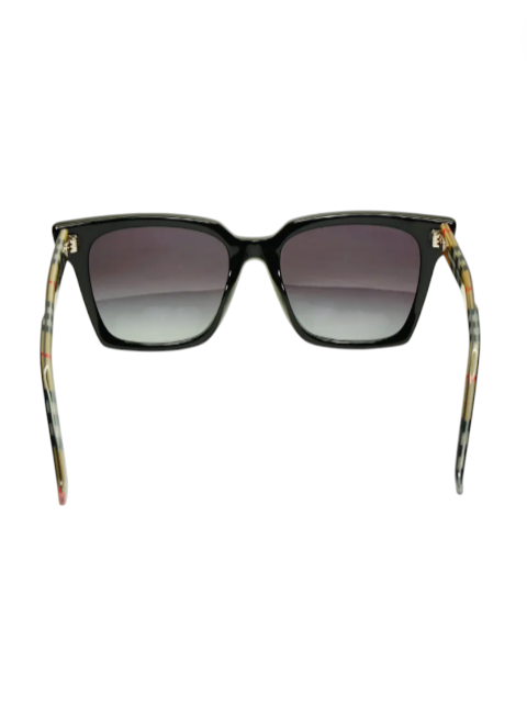 Sunglasses with black frame and gradient lenses on a white background Monza Outlet, Monza Fashion, Shein Outlet