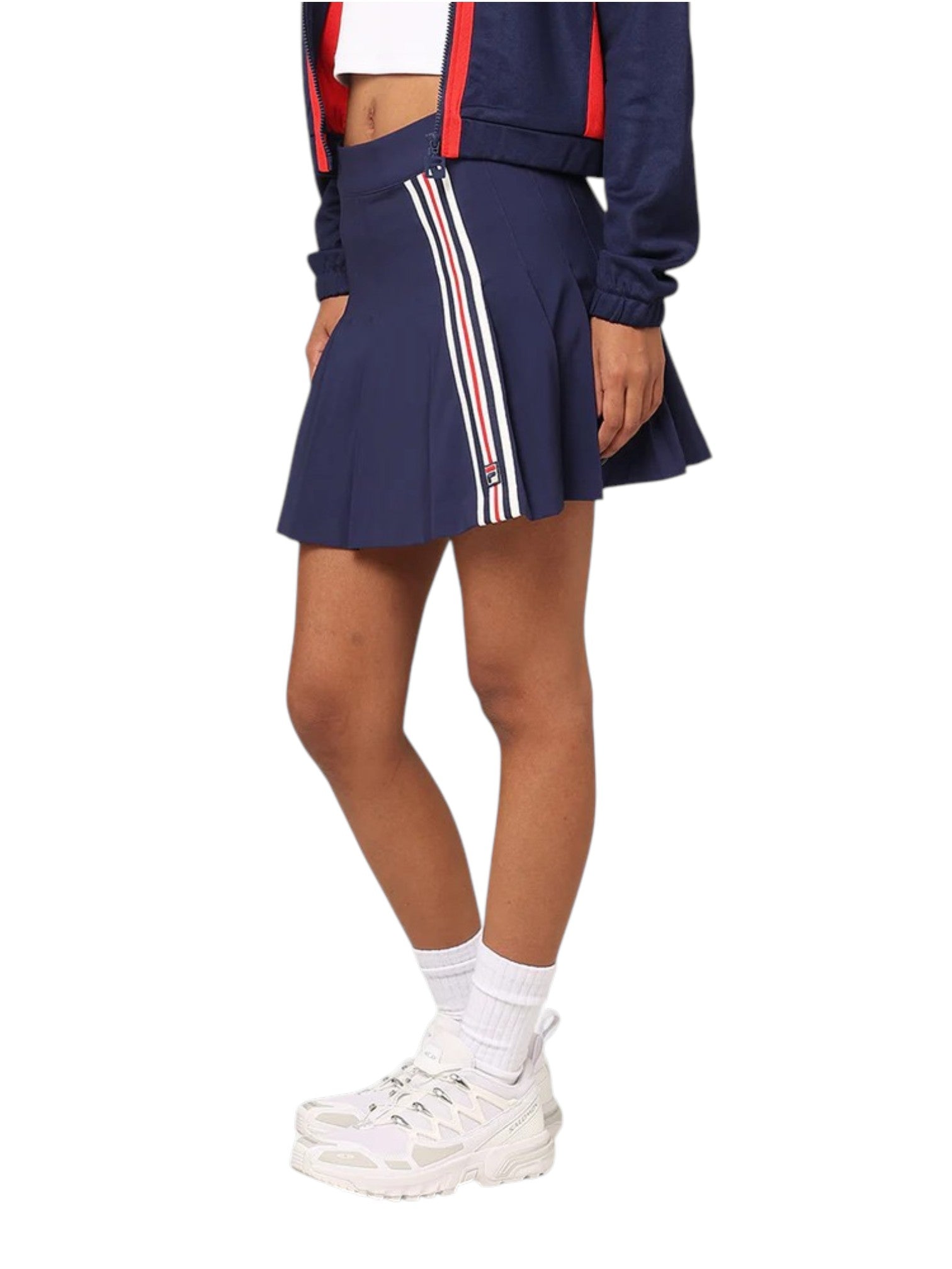 Person wearing a navy blue skirt with red and white stripes on a white background. Fila, Monza Outlet, Monza Fashion, Shein Outlet