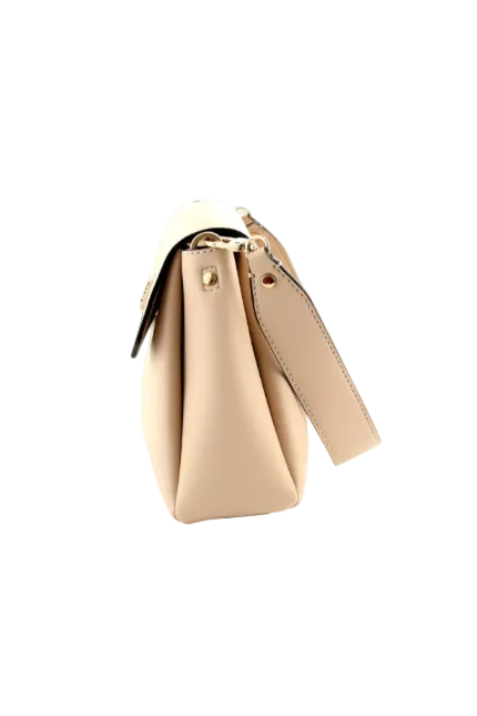 Beige handbag with a strap on a white background. Guess, Monza Outlet, Monza Fashion, Shein Outlet