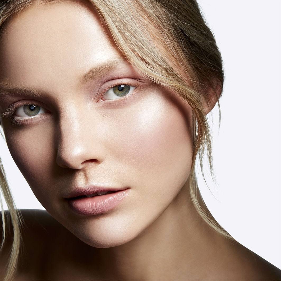 Close-up of a person with blonde hair and green eyes on a white background Monza fashion outlet, monza outlet, shein outlet, shien outlet cosmetics, makeup, perfume