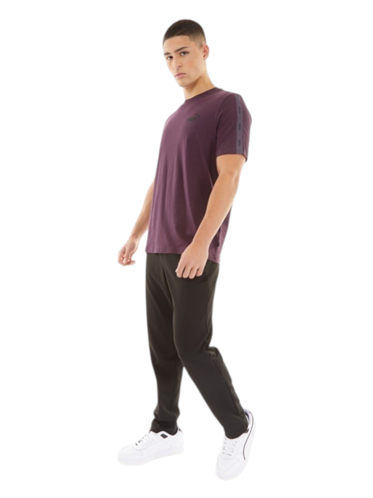 Man wearing a purple t-shirt and black pants on a white background. Puma, Monza Outlet, Monza Fashion, Shein Outlet