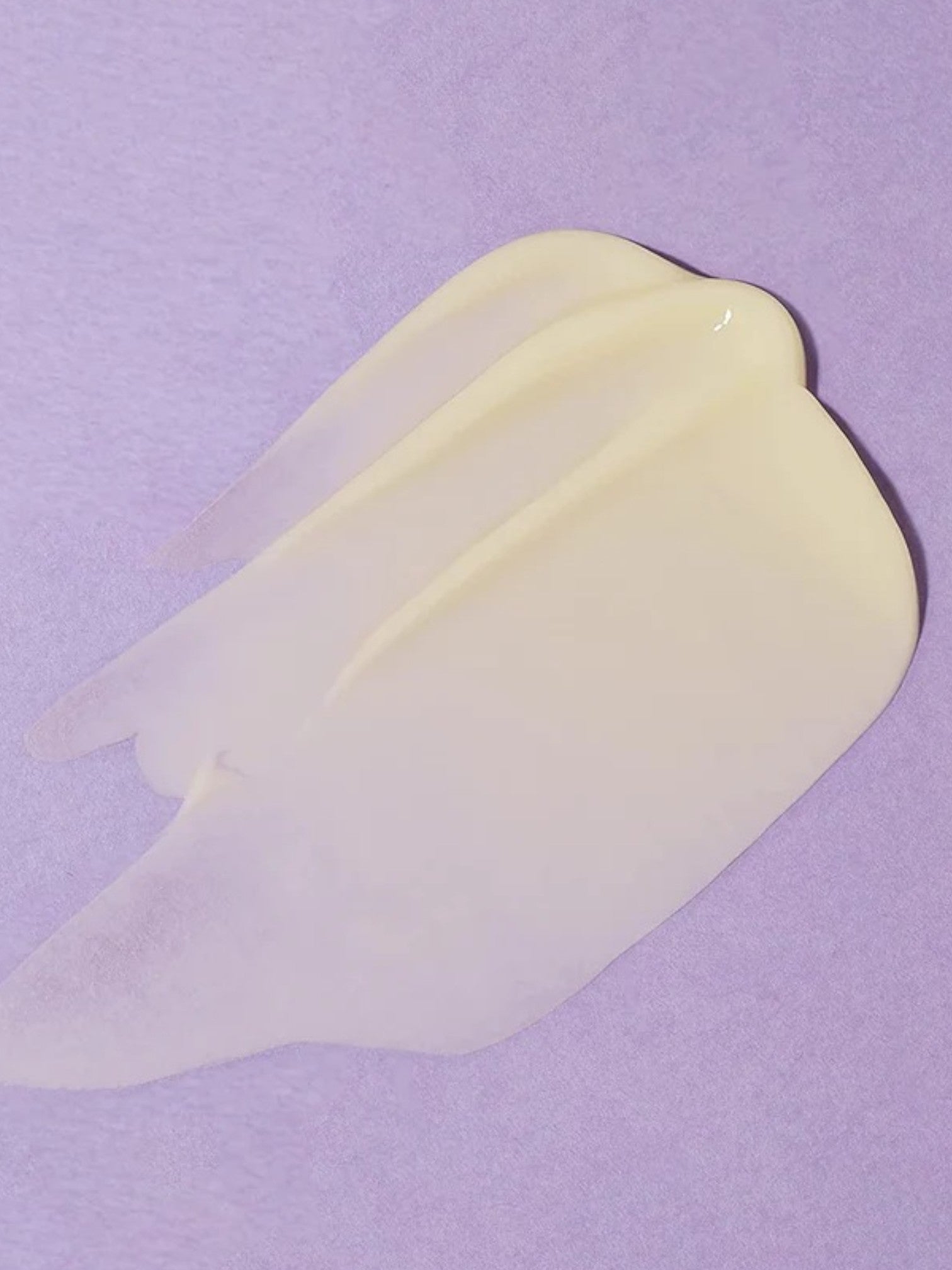 White silicone gel on a purple background. Some By Mi, Monza Outlet, Monza Fashion, Shein Outlet