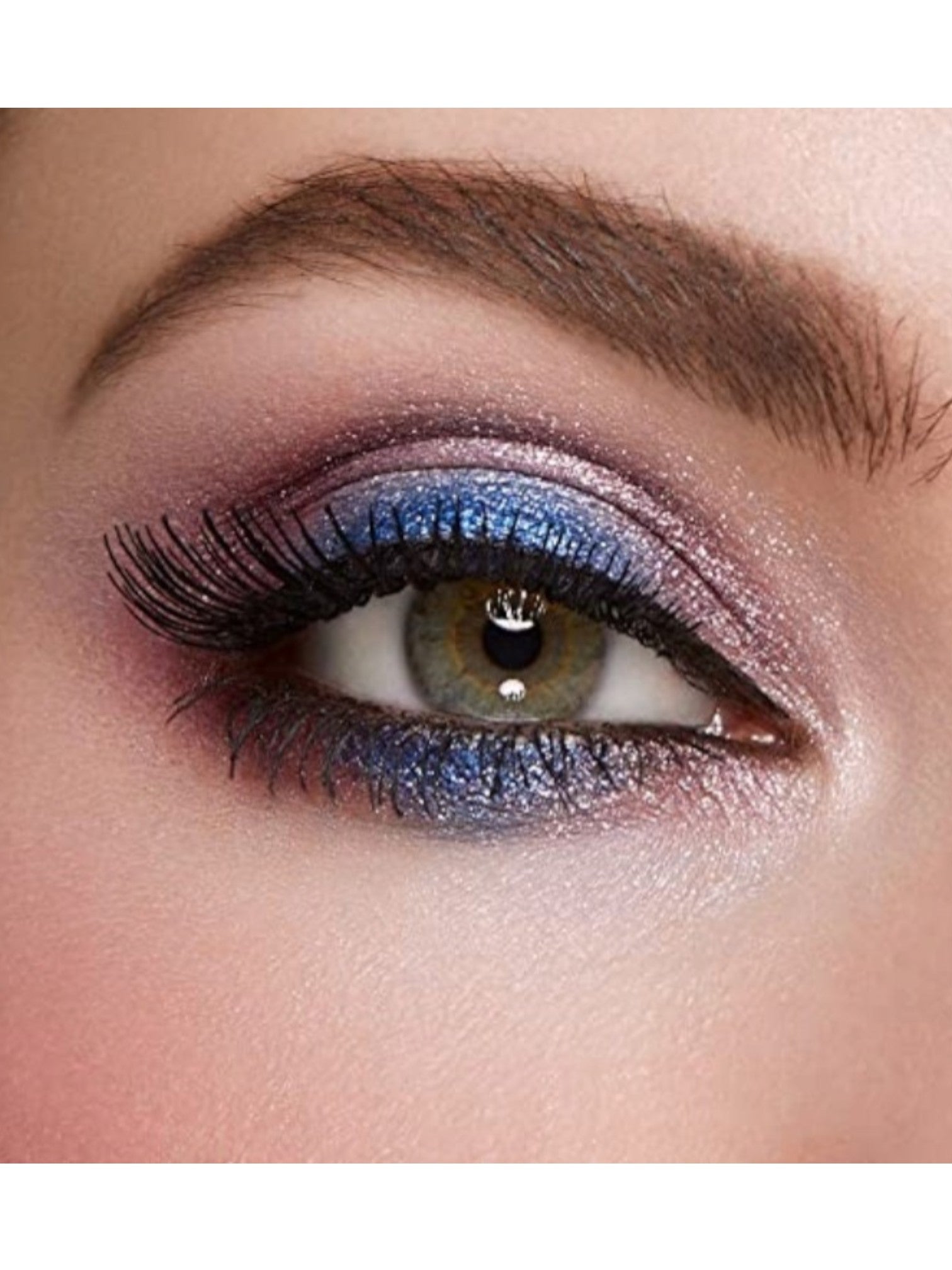 Close-up of a eye with blue and purple makeup. Kiko, Monza Outlet, Monza Fashion, Shein Outlet