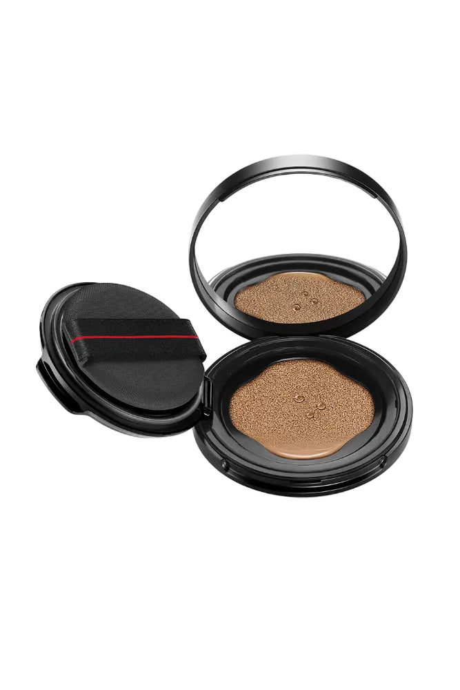 Open cosmetic compact with brown powder on a white background Monza fashion outlet, monza outlet, shein outlet, shien outlet cosmetics, makeup, perfume