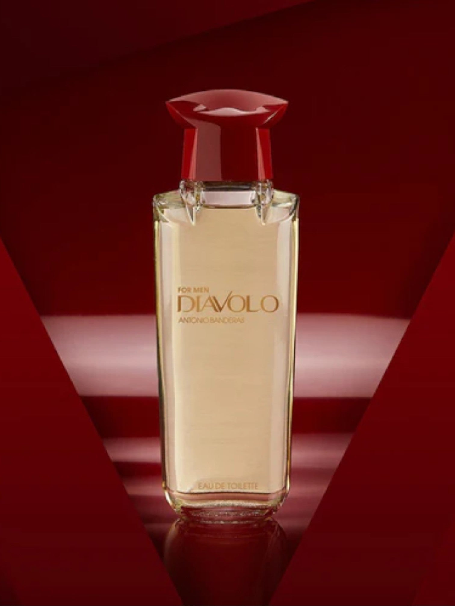 Diávoóló perfume bottle on a red background. Antonio Bandera, Monza Outlet, Monza Fashion, Shein Outlet