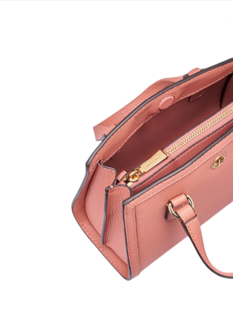 Pink handbag with gold zipper and handle on a white background monza outlet, Shein outlet, monza fashion