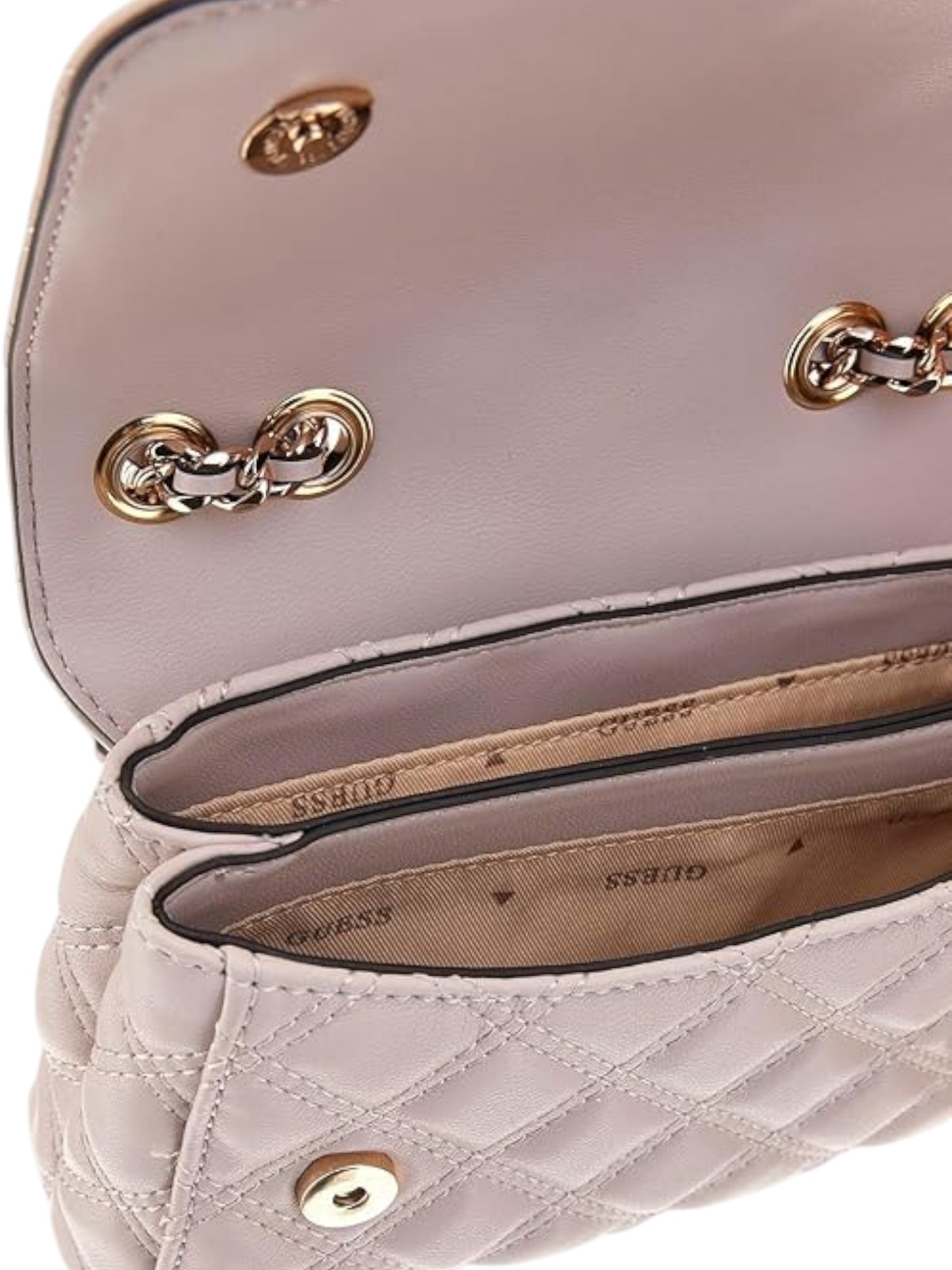Close-up of a light pink handbag with gold hardware on a white background. Guess, Monza Outlet, Monza Fashion, Shein Outlet