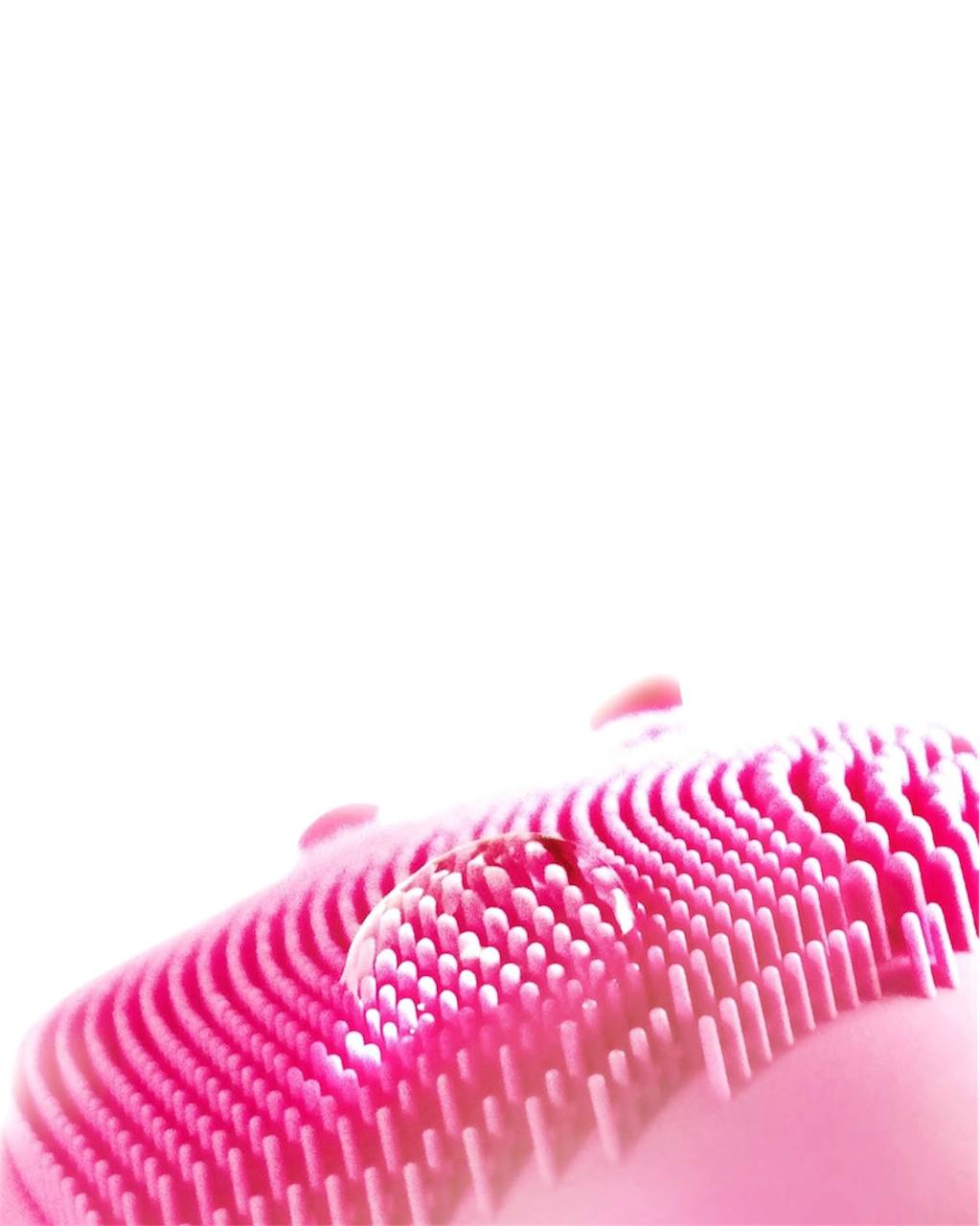Close-up of a pink cleaning brush with bristles on a white background Monza outlet, monza fashion, shein outlet, shien outlet