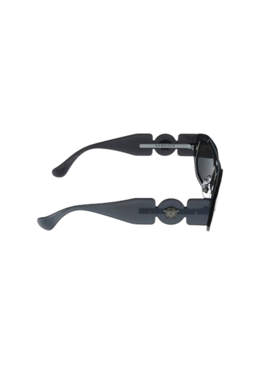 Black sunglasses with a reflective surface on a white background Monza Outlet, Monza Fashion, Shein Outlet