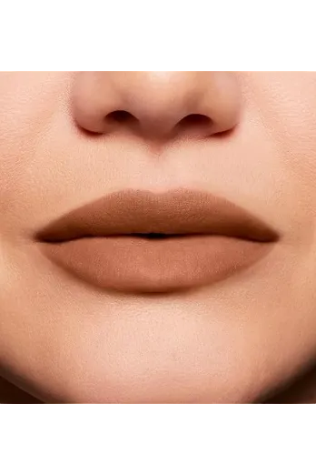 Close-up of a person's lips with a neutral lipstick color. Monza fashion outlet, monza outlet, shein outlet, shien outlet cosmetics, makeup, perfume
