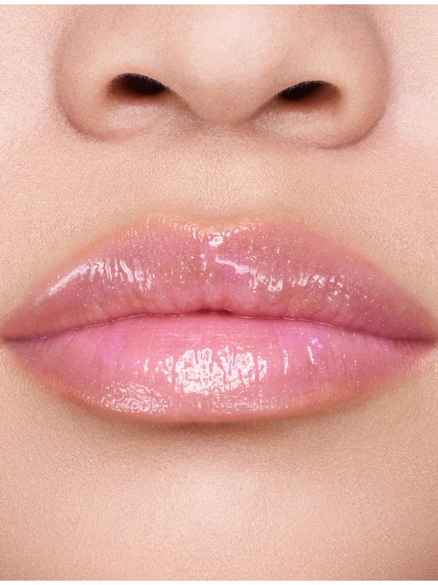 Close-up of glossy pink lips with a neutral background monza outlet, Shein outlet, monza fashion
