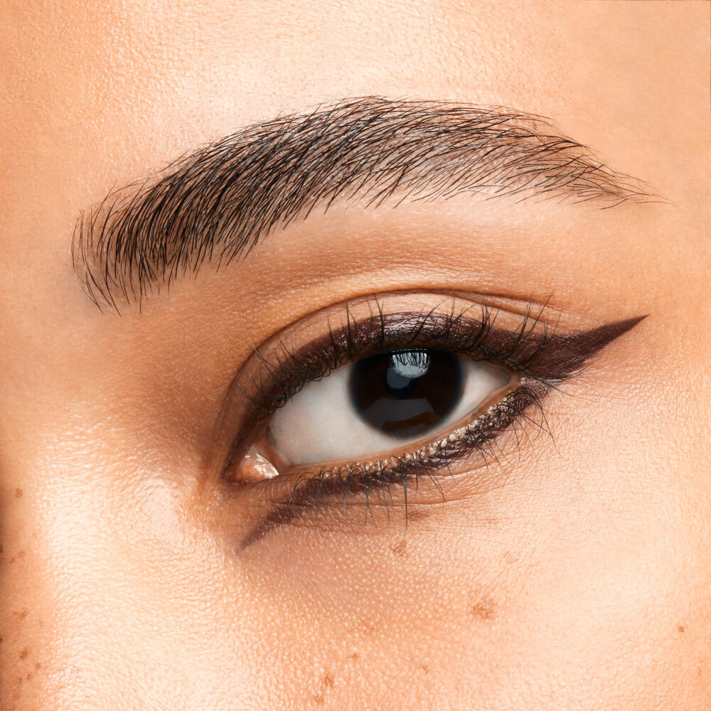 Close-up of a person's eye with dark eyeliner and well-groomed eyebrow. Monza fashion outlet, monza outlet, shein outlet, shien outlet cosmetics, makeup, perfume