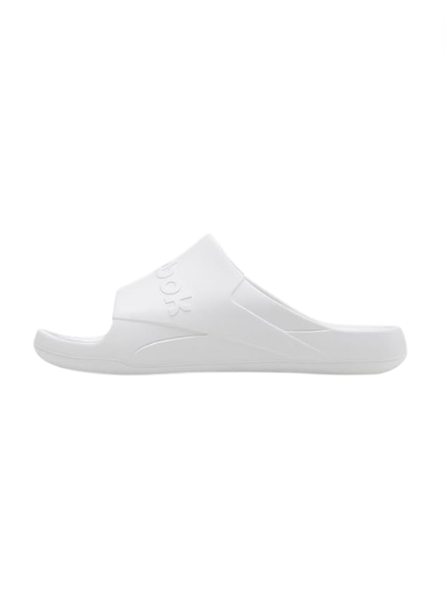 White sandal on a white background monza outlet, Shein outlet, monza fashion