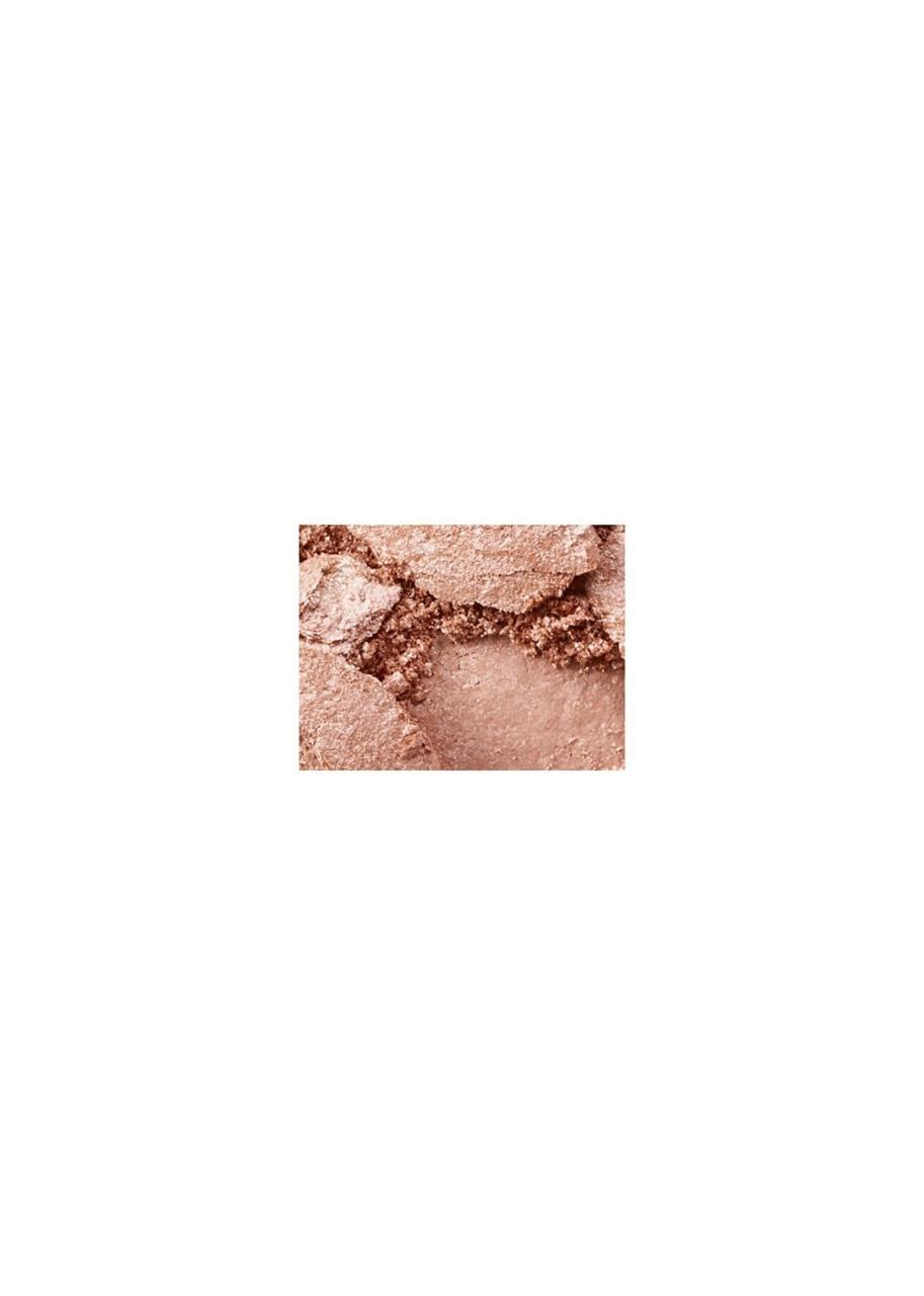 Close-up of a beige makeup product on a white background Monza fashion outlet, monza outlet, shein outlet, shien outlet cosmetics, makeup, perfume