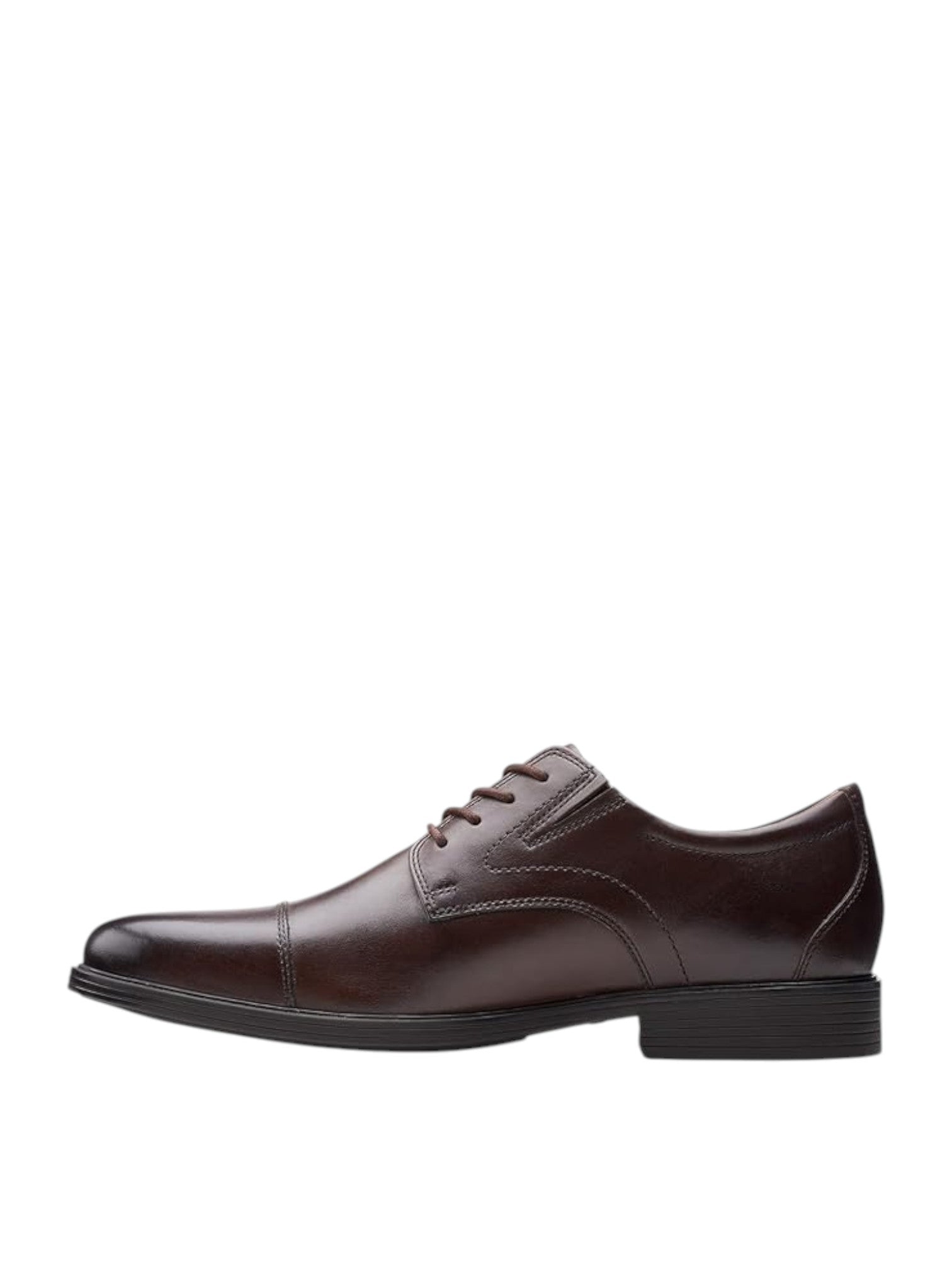 Brown leather dress shoe on a white background. Clarks, Monza Outlet, Monza Fashion, Shein Outlet
