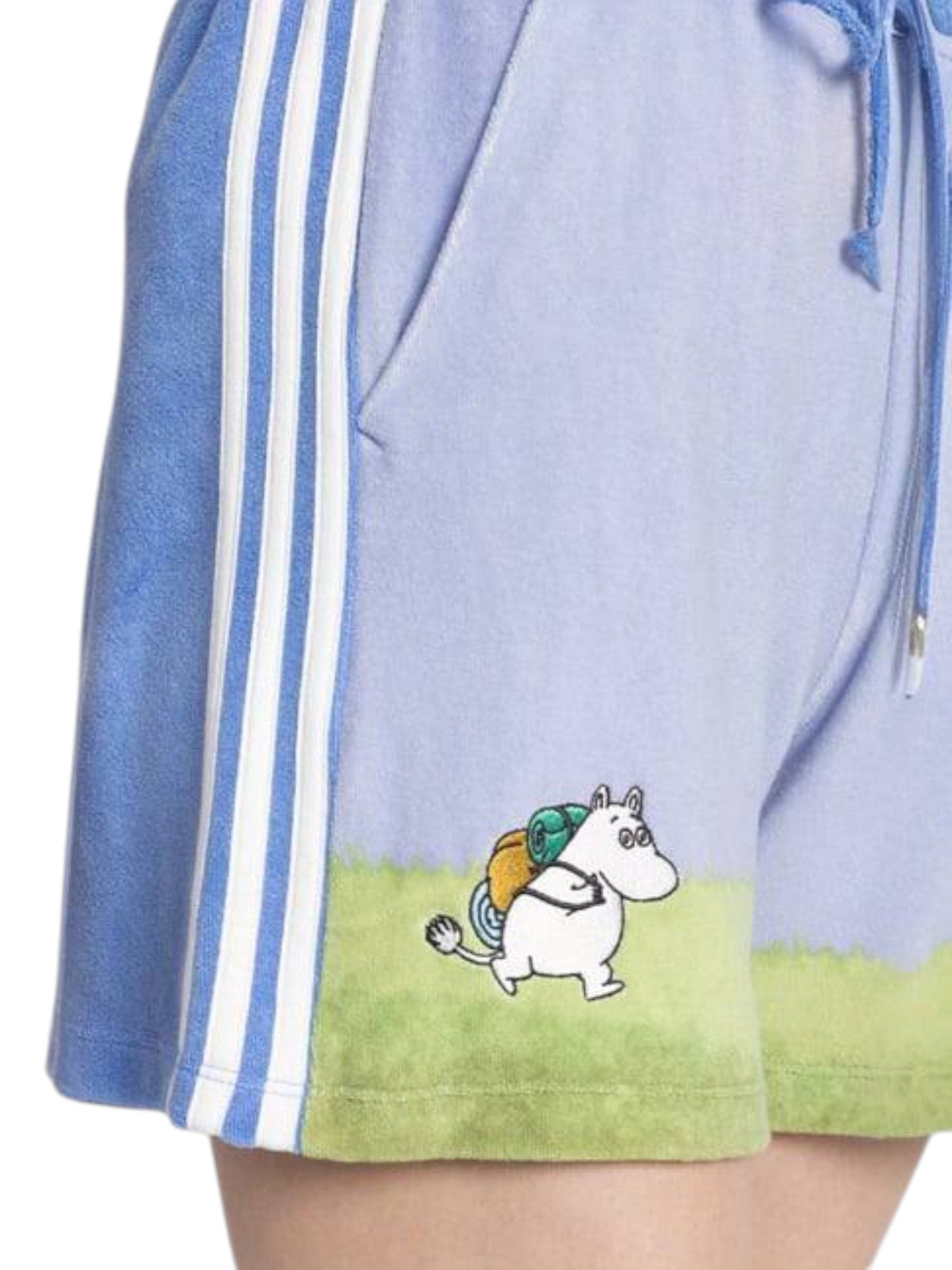 Light blue shorts with a cartoon character and green accents on a white background. Adidas, Monza Outlet, Monza Fashion, Shein Outlet