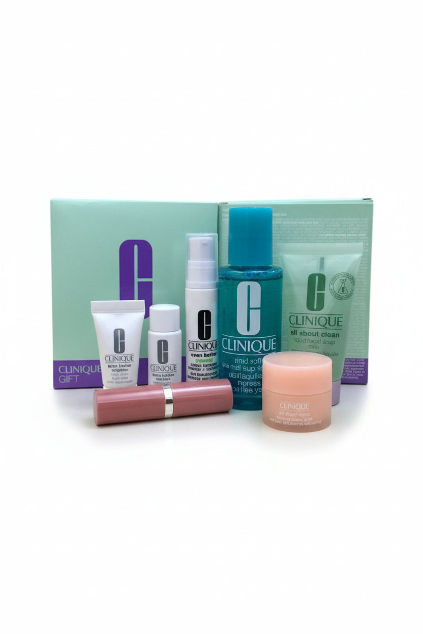 Clinique beauty set with various products in front of a Clinique box on a white background. Clinique, Monza Outlet, Monza Fashion, Shein Outlet