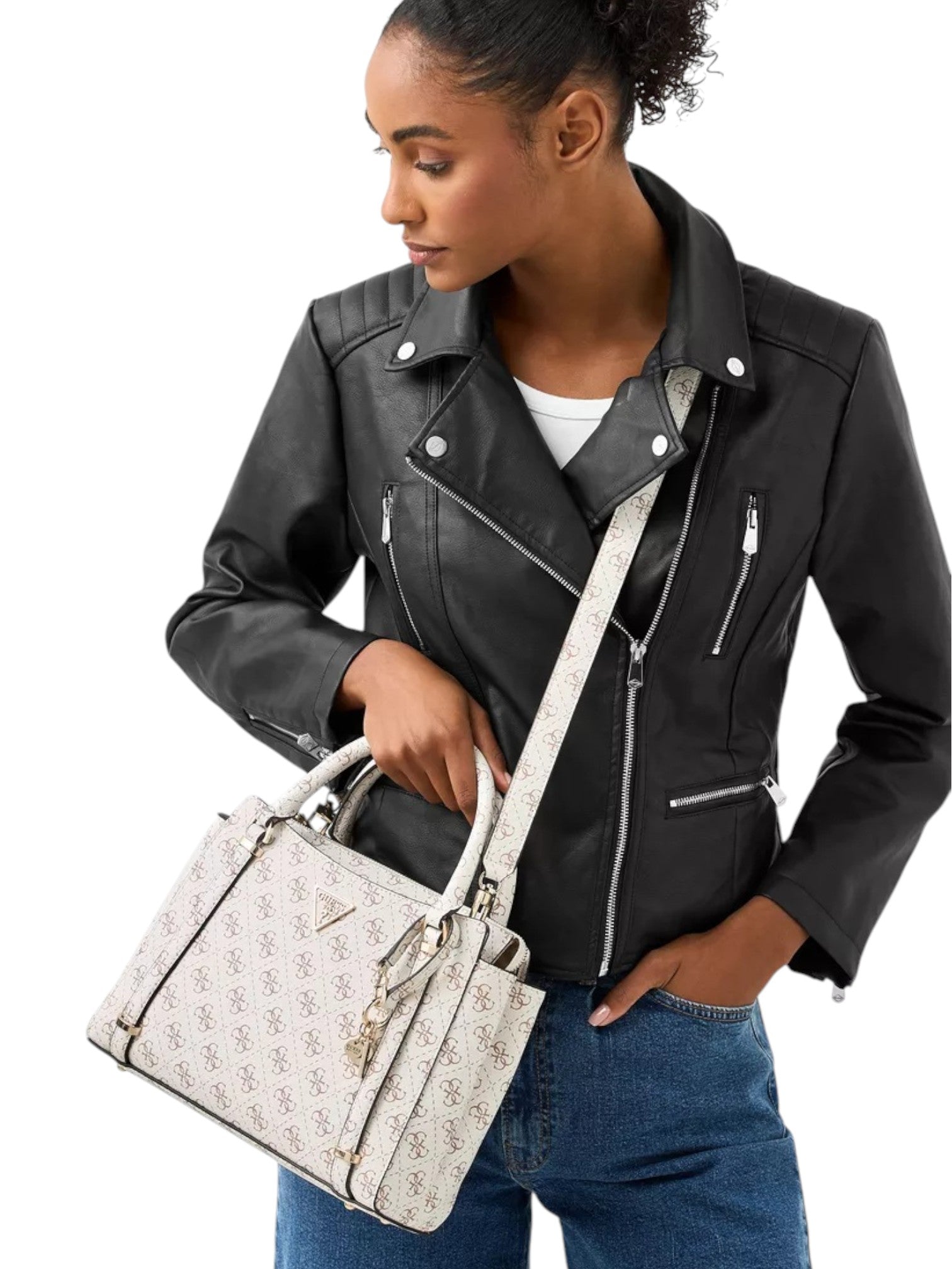 Woman wearing a black leather jacket holding a white handbag on a white background. Guess, Monza Outlet, Monza Fashion, Shein Outlet